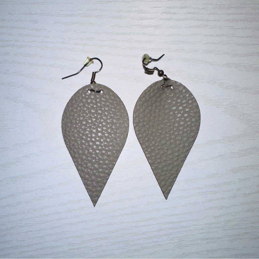 Teardrop féaux Leather Earrings